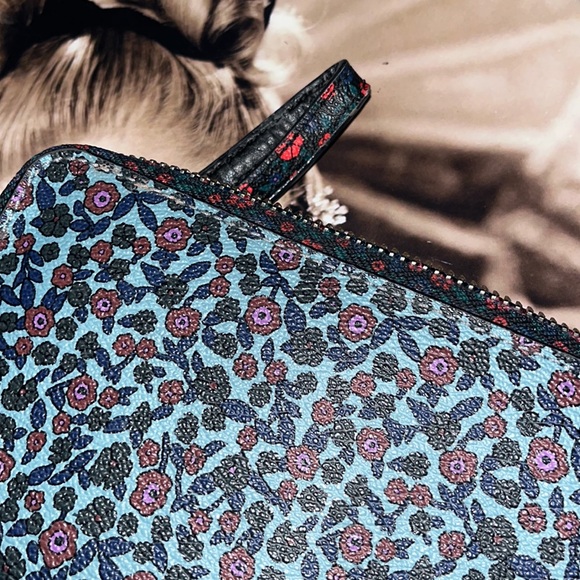 🌺 🌷 🖤• 🫦 COACH x Floral Vibes 🫦• 🖤🌺🌷 - Picture 3 of 12